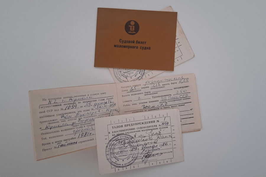 Soviet-era registration documents for a Taiman kayak